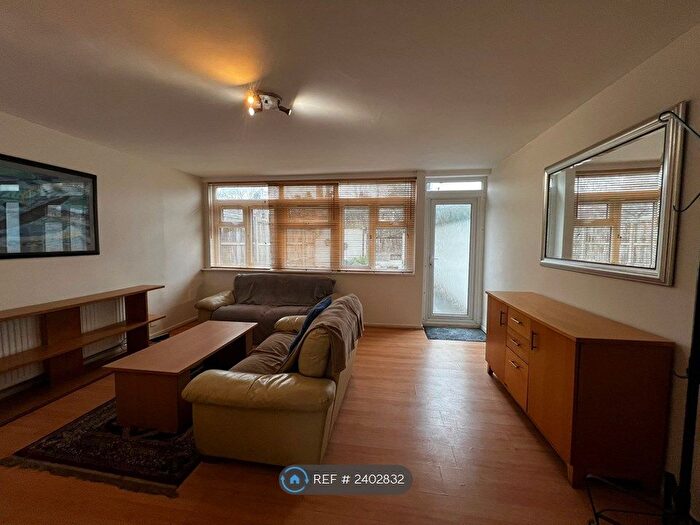 4 Bedroom Terraced House To Rent In Portland Grove, London, SW8