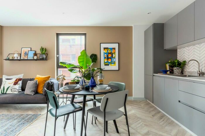 2 Bedroom Apartment To Rent In Dovetail, BS2