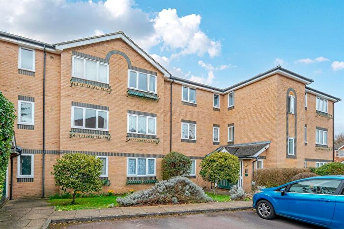 2 Bedroom Apartment For Sale In All Saints Avenue, Maidenhead, SL6