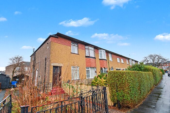 3 Bedroom Flat For Sale In Tealing Avenue, Cardonald, Glasgow., G52