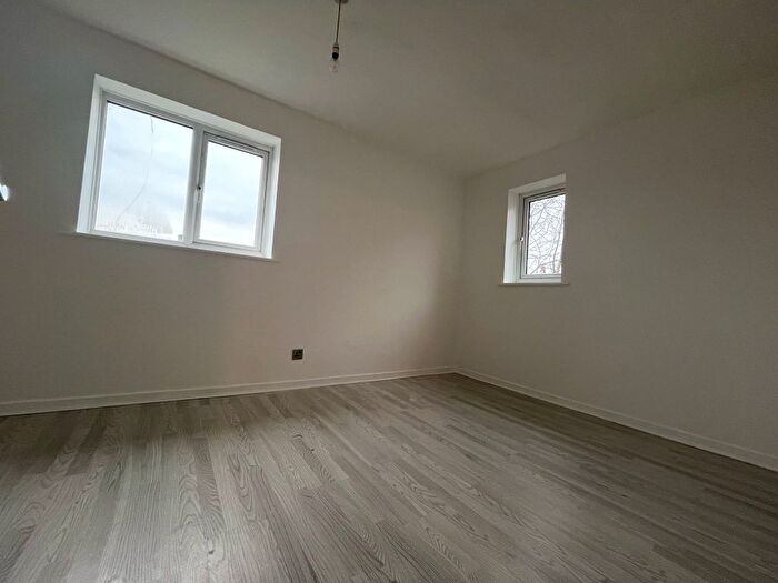 1 Bedroom Semi-Detached House For Sale In Holden Close, Dagenham, RM8