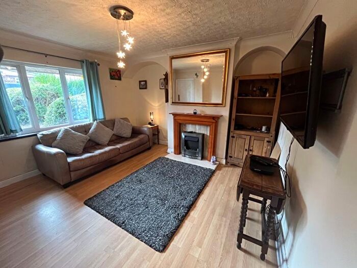 4 Bedroom Semi-detached House For Sale In Hazel Grove, Wolverhampton, WV5