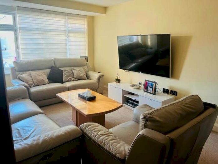 5 Bedroom Property To Rent In Stanwell Road, Ashford, TW15