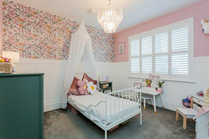 3 Bedroom Semi-Detached Villa For Sale In Slateford Road, Bishopton, PA7