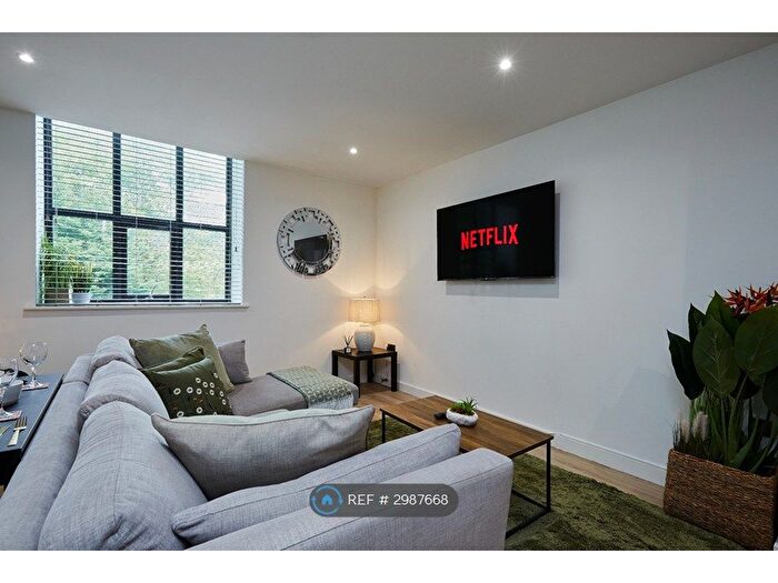 2 Bedroom Flat To Rent In Green Lane, Holmfirth, HD9