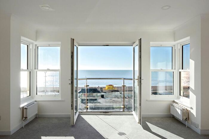 3 Bedroom Apartment For Sale In Kings Road, Kingsley Court, BN1