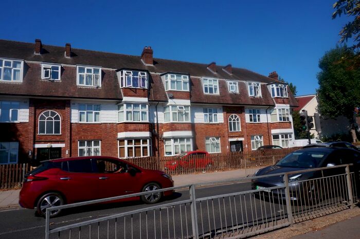 2 Bedroom Flat To Rent In East End Road, London, N2