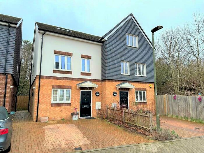 3 Bedroom Semi-Detached House To Rent In Addlestone, KT15