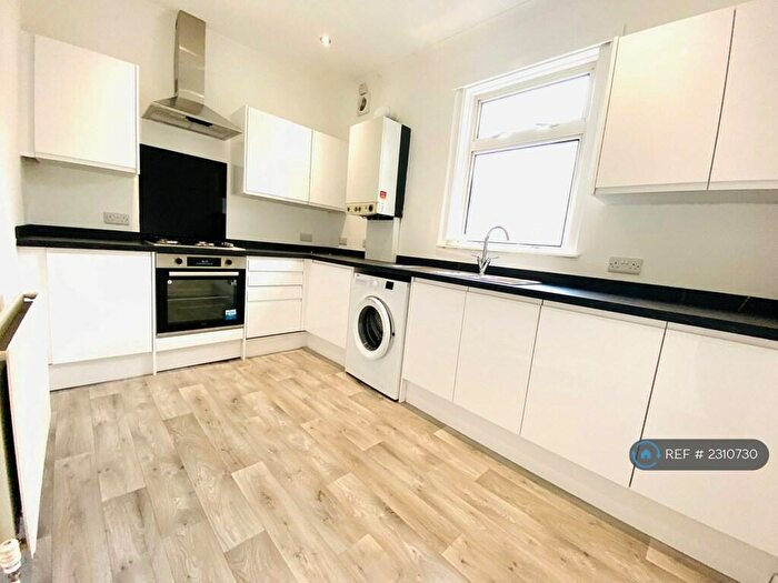 2 Bedroom Flat To Rent In Ashley Terrace, Alloa, FK10