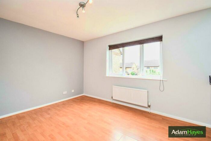 1 Bedroom Apartment To Rent In Hornbeams Rise, Friern Barnet, N11