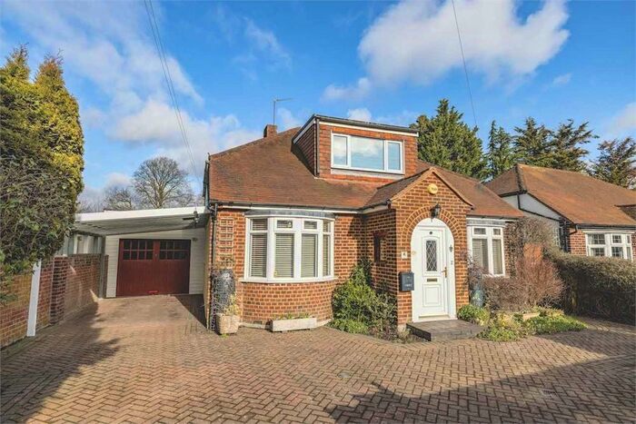 5 Bedroom Chalet For Sale In Uxbridge Road, Iver Heath, Buckinghamshire, SL0