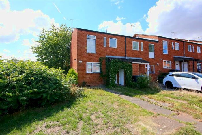 3 Bedroom House To Rent In Selside, Rugby, CV21