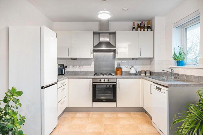 2 Bedroom Flat For Sale In Dalmeny Way, Carrington House, KT18