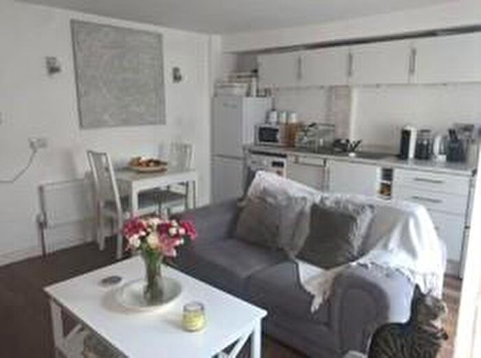 1 Bedroom Flat For Sale In Slough, Berkshire, SL1