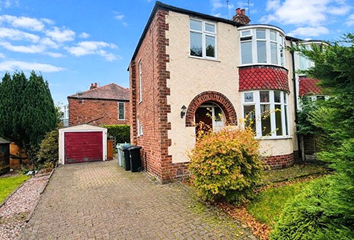3 Bedroom Semi-Detached House For Sale In Marcliff Grove, Knutsford, Cheshire, WA16