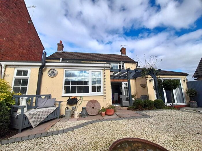 2 Bedroom Cottage For Sale In Station Road, Walkeringham, Doncaster, DN10