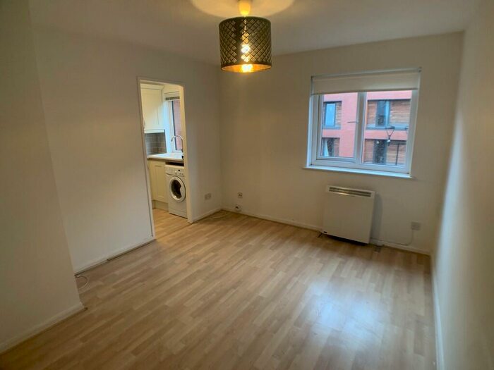 1 Bedroom Apartment To Rent In Chantrell Court, Leeds City Centre, LS2