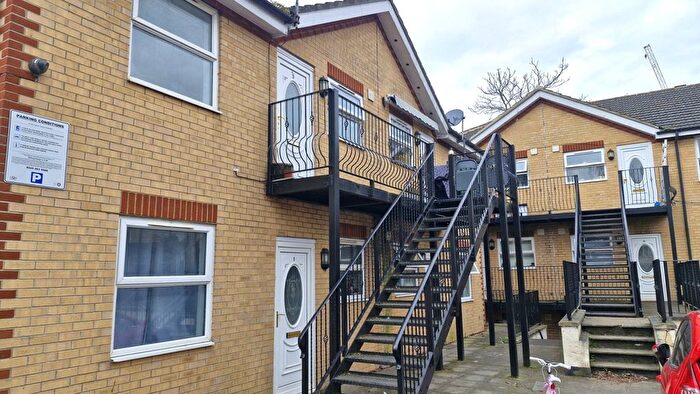 2 Bedroom Flat To Rent In Uplands Close, London, SE18
