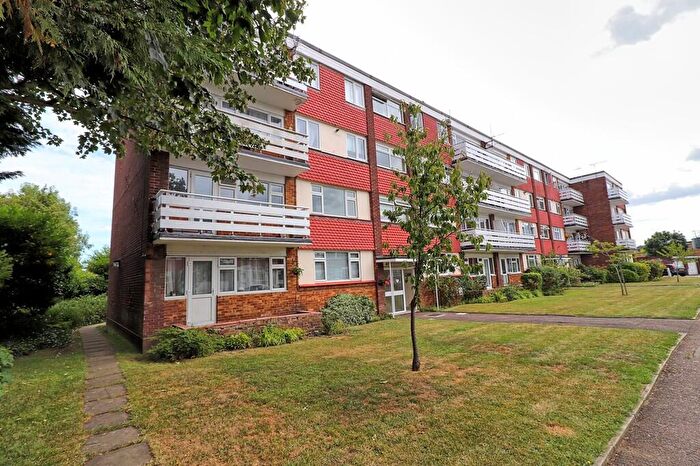 2 Bedroom Apartment For Sale In Hadleigh, SS7