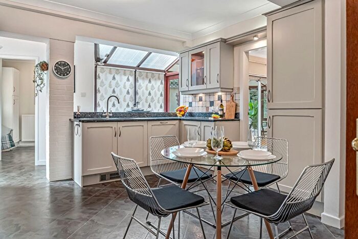 5 Bedroom Detached House For Sale In Carleton Road, Pontefract, WF8