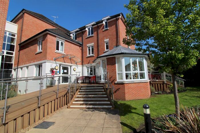 2 Bedroom Flat To Rent In Abbotsmead Place, Caversham, Reading, RG4