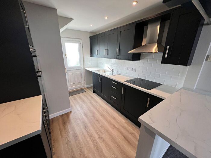 3 Bedroom Town House To Rent In Went View Court, East Hardwick, WF8