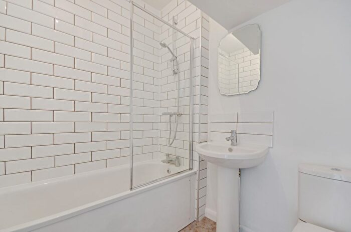 1 Bedroom Flat To Rent In Oberstein Road, Battersea, London, SW11