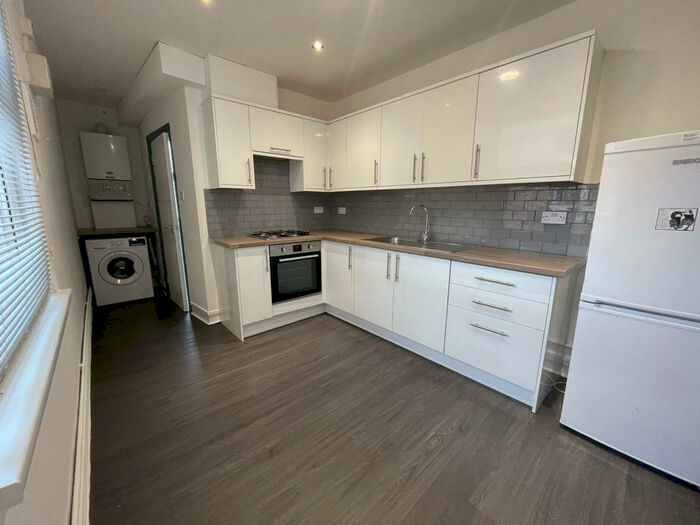 4 Bedroom Maisonette To Rent In Homerton High Street, Hackney -, E9