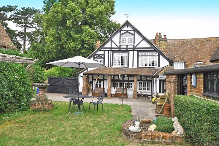 5 Bedroom Semi-Detached House For Sale In Chestnut Street, Sittingbourne, ME9