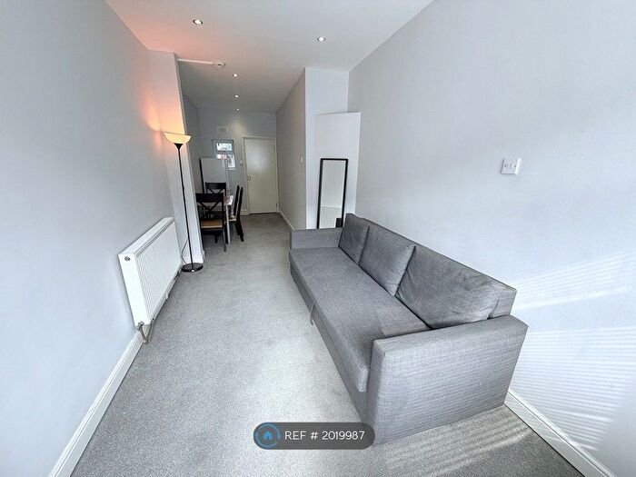 1 Bedroom Flat To Rent In Stratford, London, E15