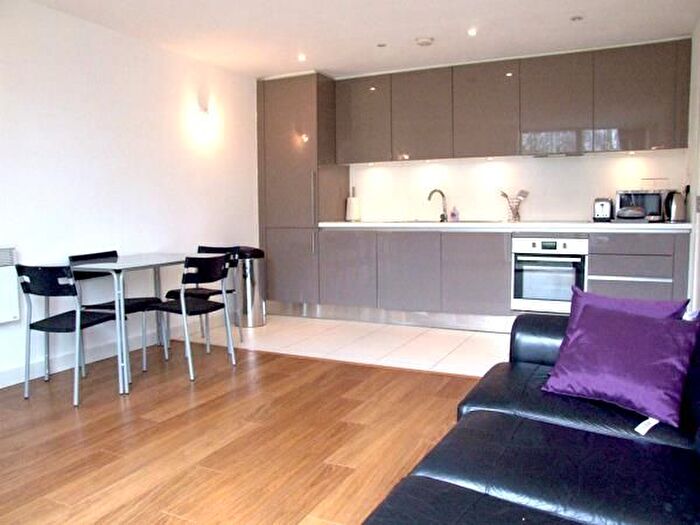 2 Bedroom Flat To Rent In Chadwell Lane, London, N8