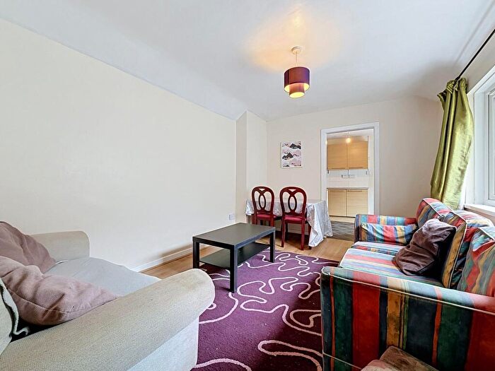 3 Bedroom Apartment To Rent In Cathays Terrace, Cardiff, CF24