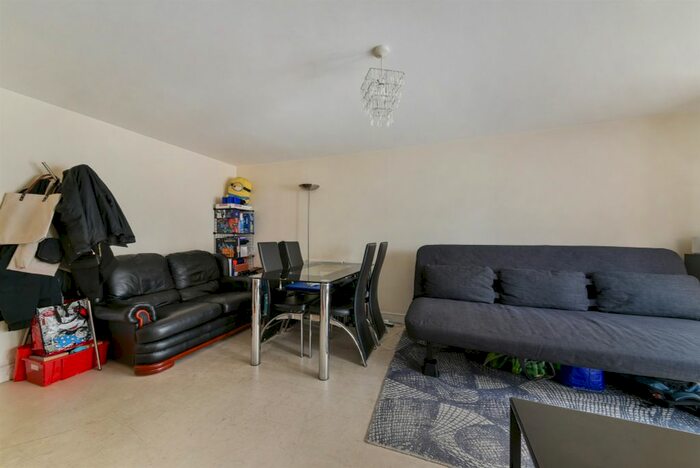 1 Bedroom Flat To Rent In Harry Close, Croydon, CR0