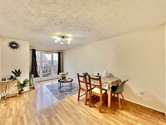 1 Bedroom Flat To Rent In Burket Close, Southall, UB2