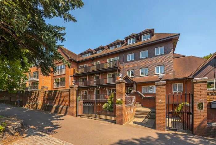 2 Bedroom Flat To Rent In Wimbledon Hill Road, London, SW19