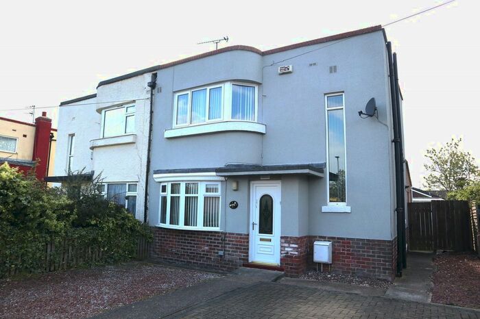3 Bedroom Semi-Detached House To Rent In Ellerburn Avenue, Hull, HU6