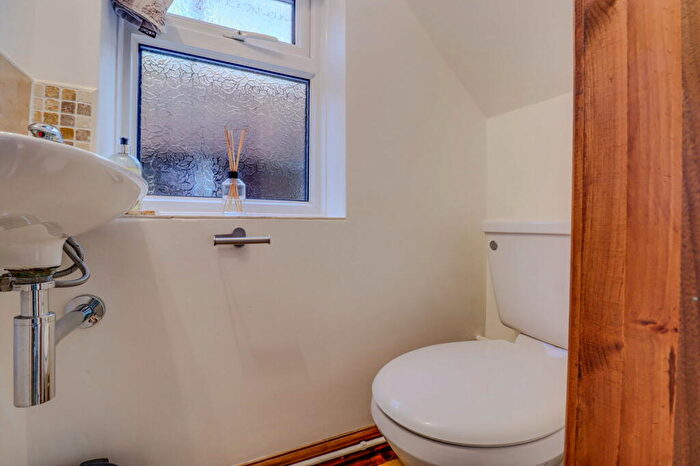 3 Bedroom Semi-Detached House For Sale In Wardens Walk, Leicester Forest East, LE3