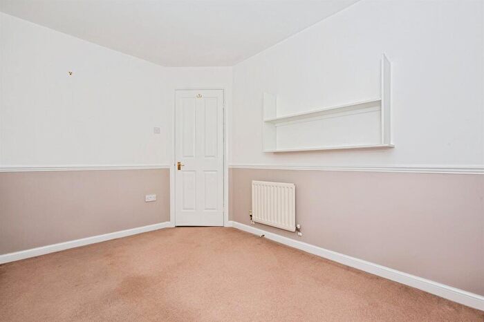 2 Bedroom Semi-Detached House For Sale In Newburgh Road, Grays, RM17