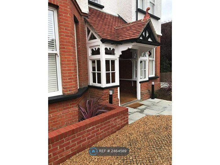 2 Bedroom Flat To Rent In Bromley Road, Beckenham, BR3