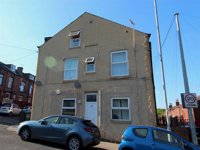 2 Bedroom Flat To Rent In Broadgate Lane, Horsforth, Leeds, LS18