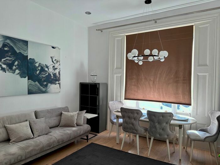 2 Bedroom Flat For Sale In Eardley Crescent, London, SW5