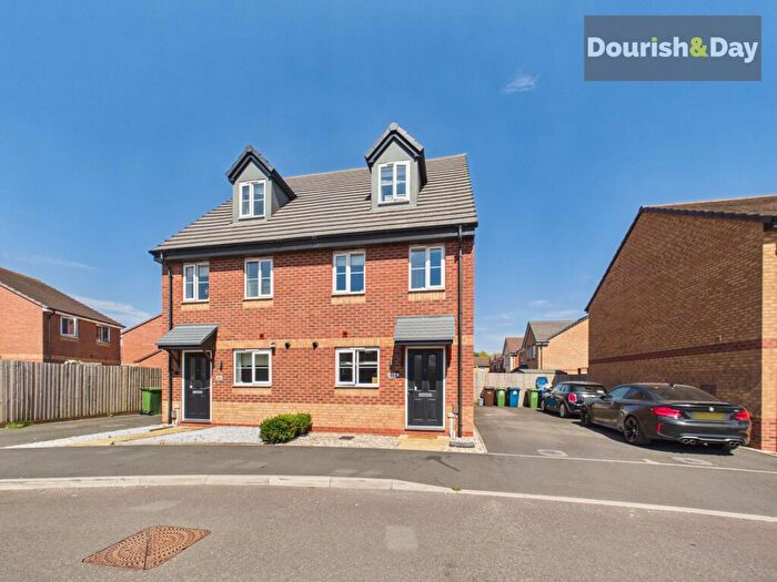 3 Bedroom Semi-Detached House For Sale In Till View, Stafford, ST16