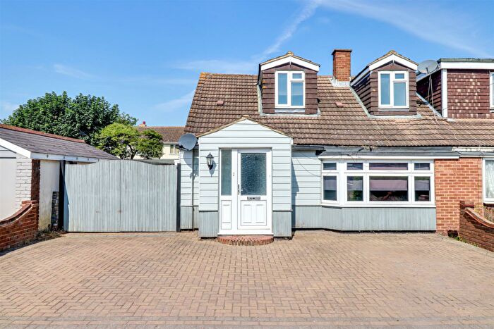 4 Bedroom Semi-Detached House For Sale In * No Onward Chain * Haarlem Road, Canvey Island, SS8