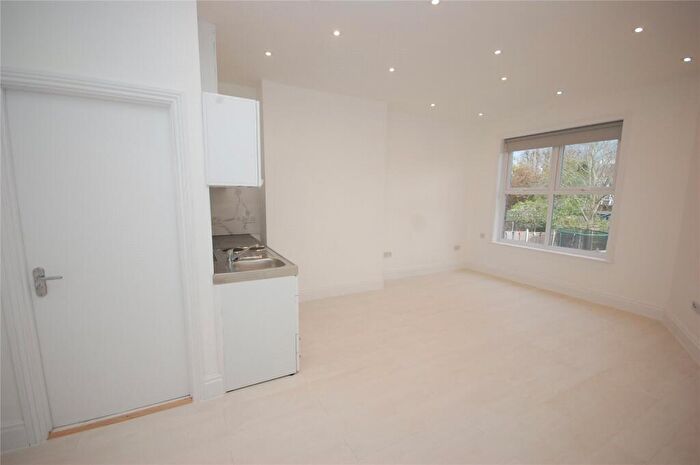 Studio To Rent In Gainsborough Road, Woodside Park, N12
