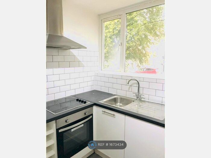 2 Bedroom Flat To Rent In Bellmore Court, Croydon, CR0