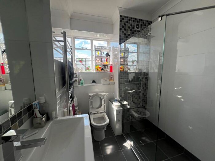 2 Bedroom Apartment For Sale In Viceroy Close, Edgbaston, Birmingham, B5