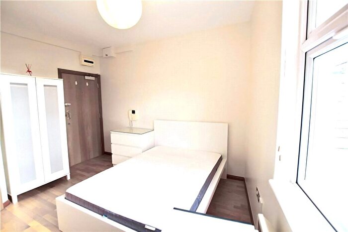 Apartment To Rent In Foulden Road, Stoke Newington, London, N16