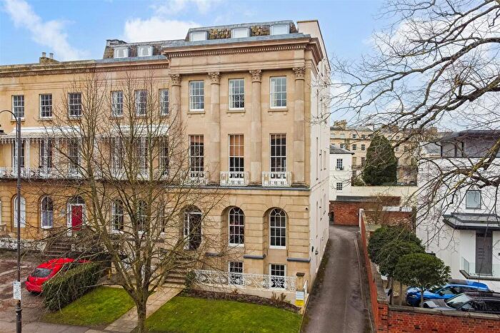 3 Bedroom Apartment For Sale In Queens Parade, Cheltenham, GL50