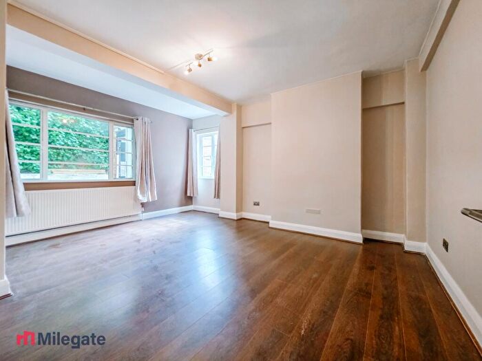 3 Bedroom Flat To Rent In Mundania Court, Forest Hill Road, London, SE22
