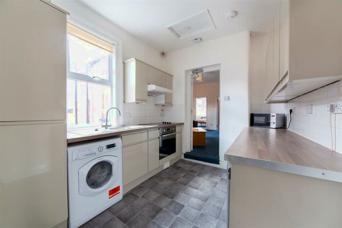 4 Bedroom Flat To Rent In - Buston Terrace, Jesmond, Newcastle Upon Tyne, NE2